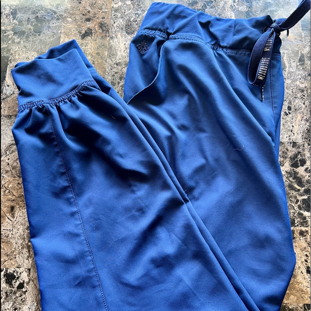 Med Couture Insight Joggers & Touch V neck scrub top